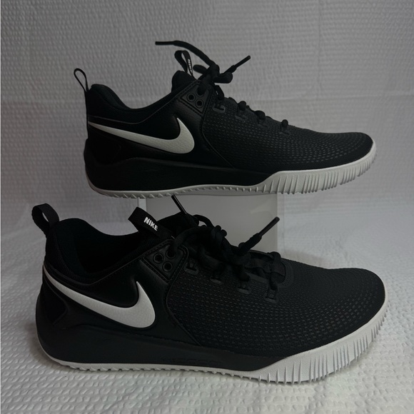Nike Dual-Tone Black and White Trainers - Picture 1 of 5